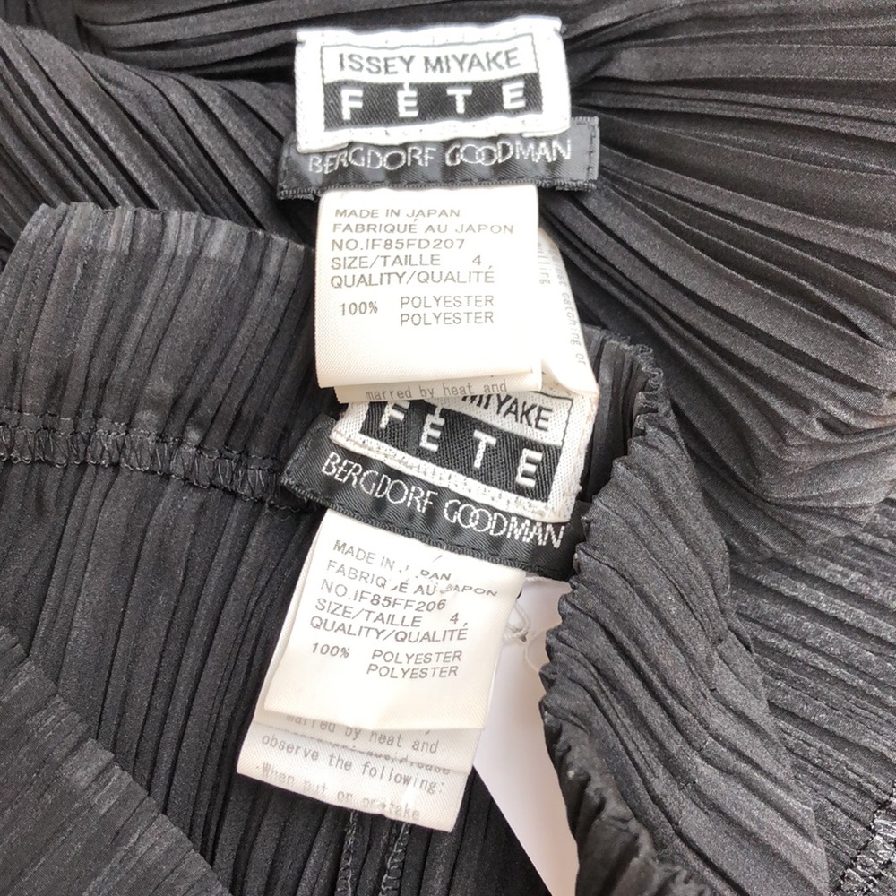 Issey Miyake Fete Fully Pleated Black Blazer and Pant Suit - Picture 13 of 13